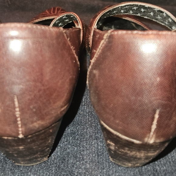 PIKOLINOS Size 7 Brown Low Heels with Gold Buckle - Picture 10 of 13